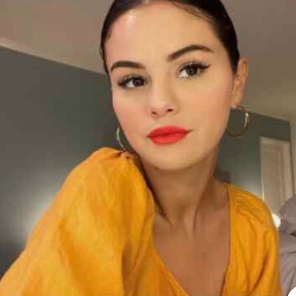 Everlane The Linen Puff Sleeve Top as seen on Selena Gomez
